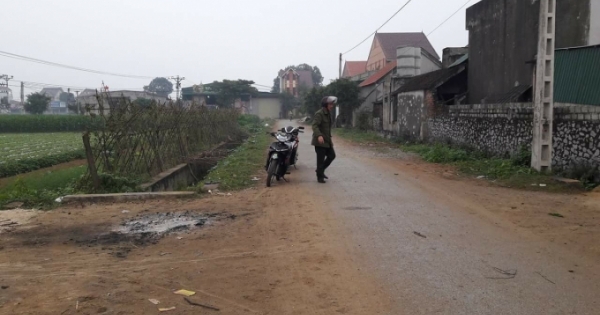 Nghệ An: Đốt lửa uống rượu cần bên đường, 3 người bị chém trọng thương