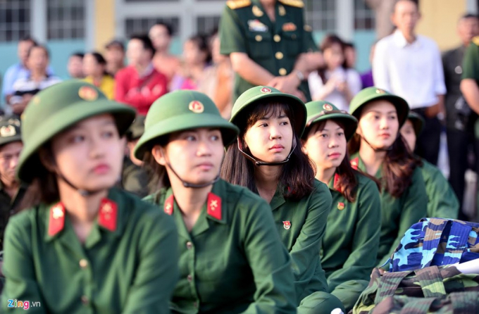 Nữ t&acirc;n binh tại TP Hồ Ch&iacute; Minh trong ng&agrave;y nhập ngũ