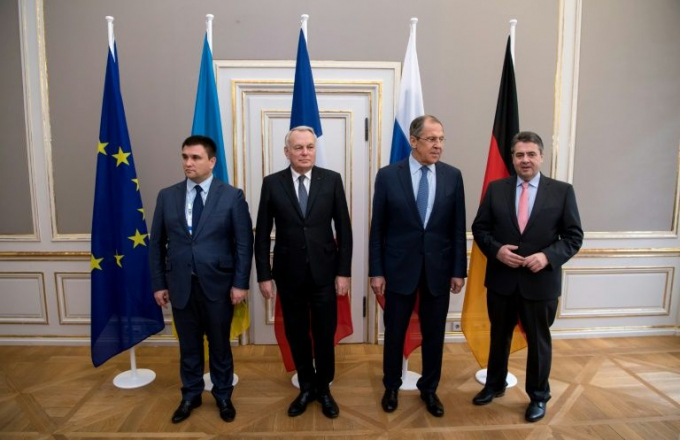 Từ tr&aacute;i sang, ngoại trưởng c&aacute;c nước Ukraine, Ph&aacute;p, Nga v&agrave; Đức chụp ảnh chung tại Hội nghị An ninh Munich lần thứ 53. (Ảnh: AFP)