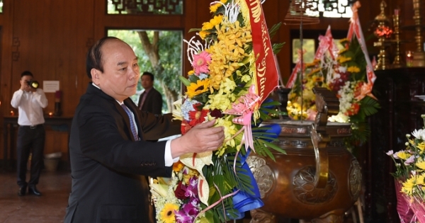 Thủ tướng Nguyễn Xuân Phúc dâng hương tại khu di tích Kim Liên