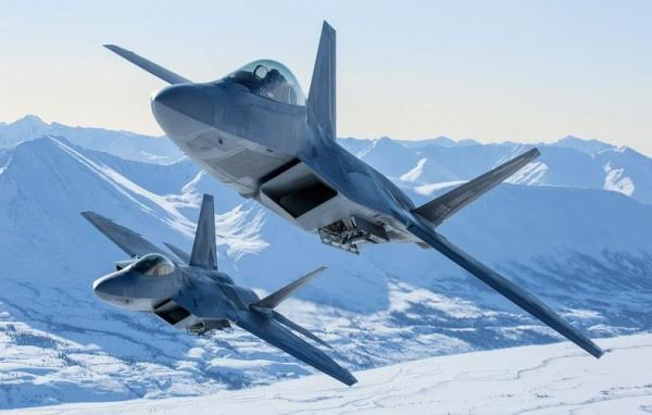 F-22 Raptor hiện l&agrave; m&aacute;y bay chiến đấu tối t&acirc;n nhất của Mỹ (Ảnh: Lực lượng Kh&ocirc;ng qu&acirc;n Mỹ).