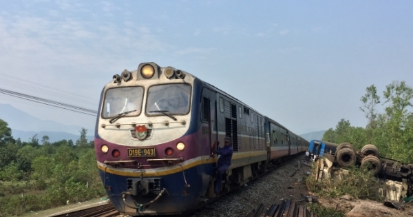 Đã thông tuyến đường sắt Bắc – Nam sau vụ tai nạn ở Huế