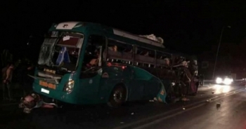 Clip: Hiện trường vụ nổ xe khách ở Bắc Ninh làm 14 người thương vong