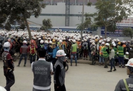 Clip: Công trường Samsung Bắc Ninh hỗn loạn vì ẩu đả