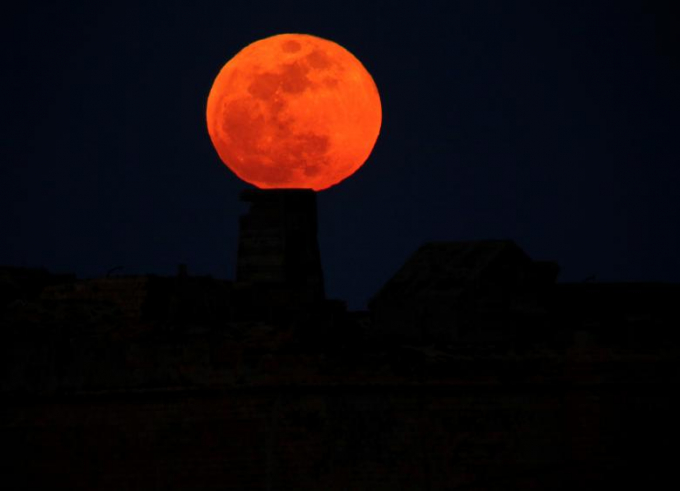 Si&ecirc;u trăng xuất hiện tại&nbsp;&nbsp;Valletta, Malta.