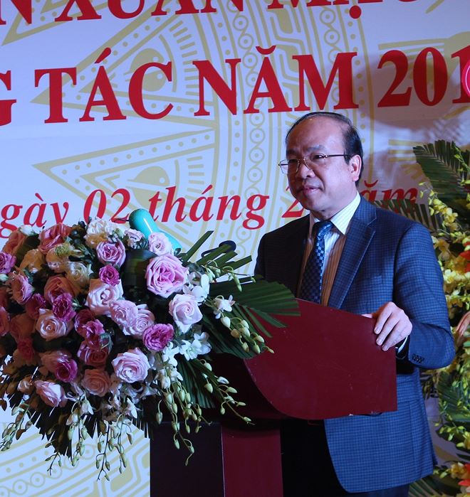 Thứ trưởng Bộ Tư ph&aacute;p Phan Ch&iacute; Hiếu ph&aacute;t biểu tại Hội nghị.