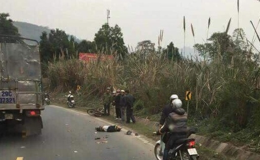 Hòa Bình: Xe tải tông xe máy khiến 2 người tử vong thương tâm