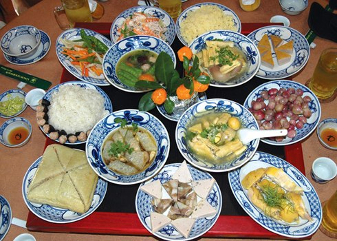 Việc ăn uống trong ng&agrave;y tết ảnh hưởng rất nhiều đến sức khỏe (laodong.vn)