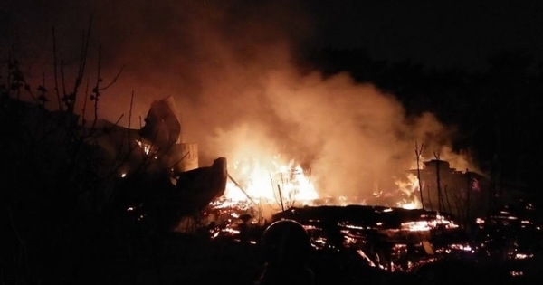 Hà Nội: Bà hỏa ghé thăm nhiều xưởng gỗ bị thiêu rụi trong đêm