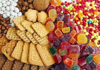 Bộ Y tế khuyến cáo cảnh giác với bánh kẹo màu sắc quá rực rỡ, bắt mắt