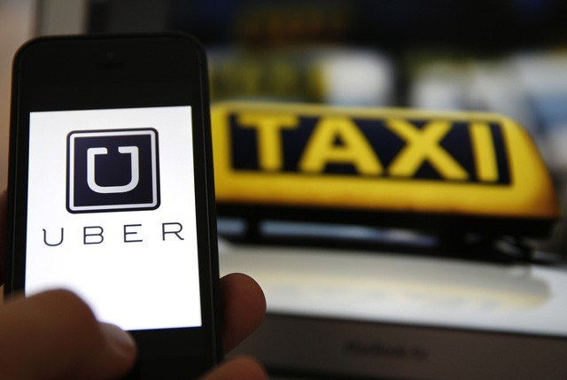 Uber, Grab vẫn tiếp tục bị c&aacute;c h&atilde;ng taxi truyền thống