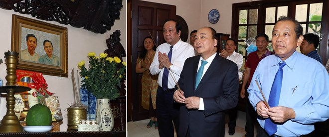 Thủ tướng Nguyễn Xu&acirc;n Ph&uacute;c đến d&acirc;ng hương đồng ch&iacute; Phạm H&ugrave;ng. (Ảnh: Thống Nhất/TTXVN)