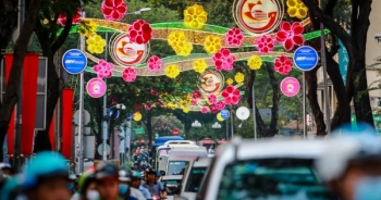 Đường phố Sài Gòn trang hoàng đón Tết Mậu Tuất