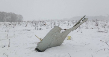 Khoảnh khắc máy bay Nga nổ tung trước khi rơi xuống đất