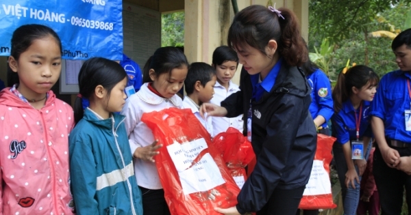 Sinh viên Phú Thọ mang Đông ấm đến với bà con vùng cao