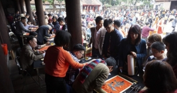 Hà Nội: Hàng nghìn người tới Văn Miếu xin chữ đầu năm