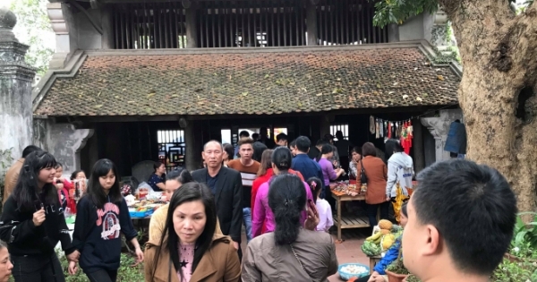 Hà Nội: Người dân chen chân đi chùa Mía cầu bình an