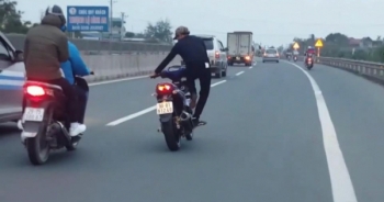 Clip: Nam thanh niên điều khiển xe máy “làm xiếc” trên quốc lộ 1A