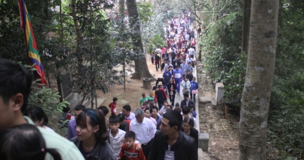 Phú Thọ: 8 vạn người dâng hương xin lộc đầu năm tại Đền Hùng