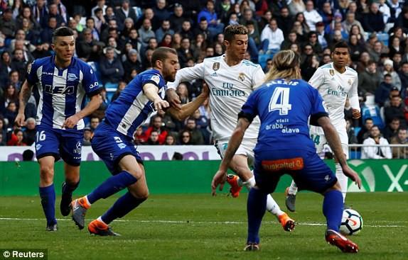 C.Ronaldo mở tỉ số cho trận đấu. (Ảnh: Reuters)