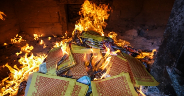 Bản tin Pháp luật Plus: Nguy cơ hỏa hoạn do thắp hương, đốt vàng mã tại lễ hội, chùa chiền