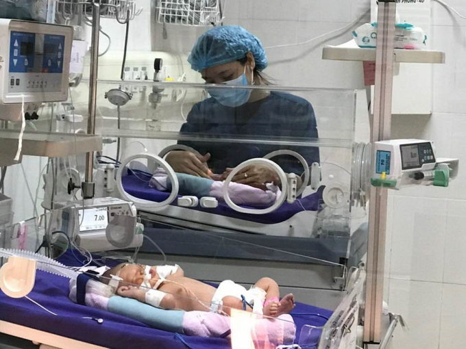 Chăm s&oacute;c trẻ sơ sinh tại Bệnh viện Sản Nhi Quảng Ninh. (Ảnh: BVSản Nhi Quảng Ninh)