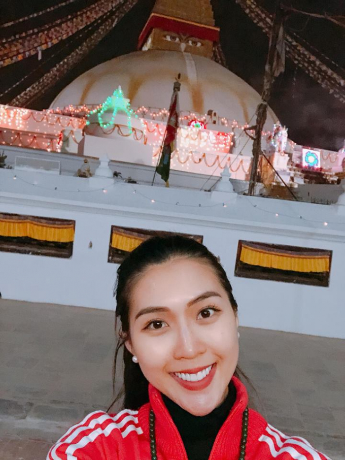 Hoa hậu Tường Linh h&agrave;nh hương Nepal ng&agrave;y đầu năm