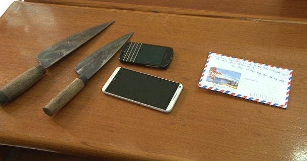 Quảng Ninh: Khởi tố 2 đối tượng cầm dao bầu vào nhà trọ cướp tài sản
