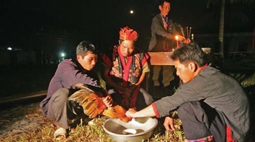 Mâm cơm cúng tổ tiên của người Pà Thẻn ở Hà Giang