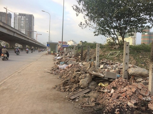Một l&ocirc; đất s&aacute;t đường Nguyễn Xiển bị