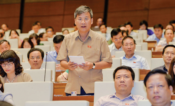 Gi&aacute;o sư Nguyễn Anh Tr&iacute; tại nghị trường Quốc hội.