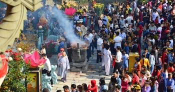 Hàng ngàn người đến chùa vãn cảnh, du xuân tại Đà Nẵng