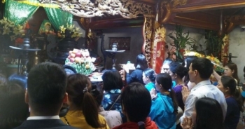 Hàng vạn người dân thập phương đi lễ đền Hùng cầu may ngày đầu xuân