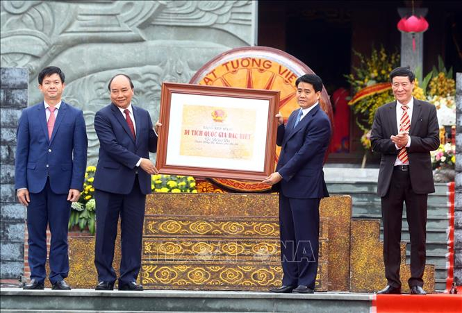 Thủ tướng Nguyễn Xu&acirc;n Ph&uacute;c trao Bằng xếp hạng di t&iacute;ch Quốc gia đặc biệt&rdquo; G&ograve; Đống Đa&rdquo;.
