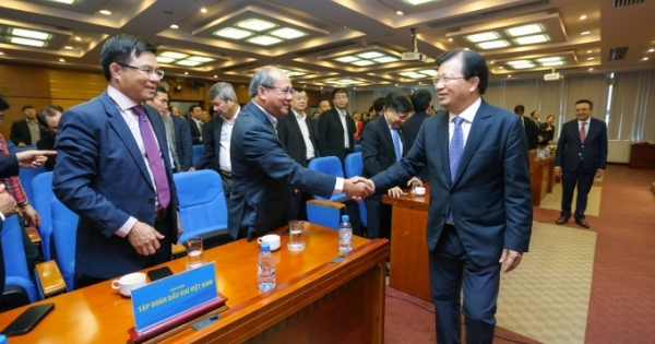 Phó Thủ tướng Trịnh Đình Dũng thăm, làm việc với Tập đoàn Dầu khí