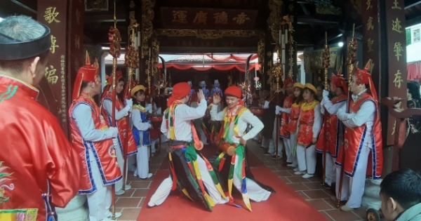 Lễ hội nổi tiếng với điệu múa "Con đĩ đánh bồng" được công nhận là Di sản văn hóa phi vật thể cấp quốc gia