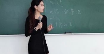 "Nữ giảng viên hấp dẫn nhất Đài Loan" khiến dân mạng chao đảo
