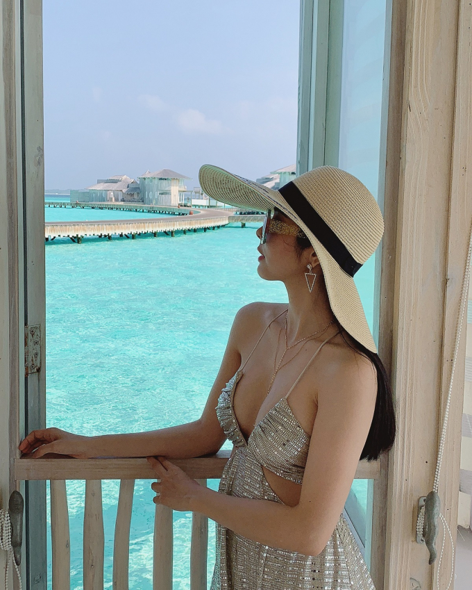 Hoa hậu Huỳnh Vy khoe 3 v&ograve;ng n&oacute;ng bỏng tại đảo quốc xinh đẹp Malpes