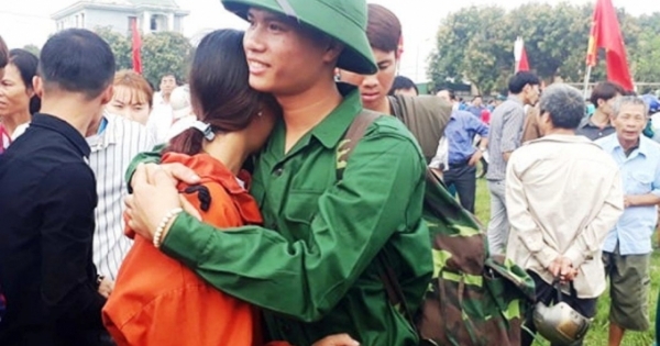 Những khoảnh khắc xúc động tại lễ tòng quân ở Nghệ An