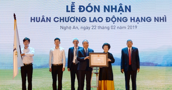 Thủ tướng Chính phủ trao Huân chương lao động hạng nhì cho tập đoàn TH
