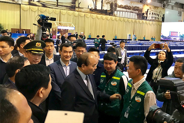 Thủ tướng Nguyễn Xu&acirc;n Ph&uacute;c trực tiếp đến thị s&aacute;t Trung t&acirc;m b&aacute;o ch&iacute; s&aacute;ng 24/2/2019.