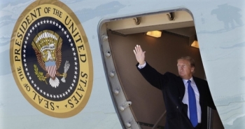 Tổng thống Trump lên Air Force One tới Hà Nội dự thượng đỉnh Mỹ - Triều