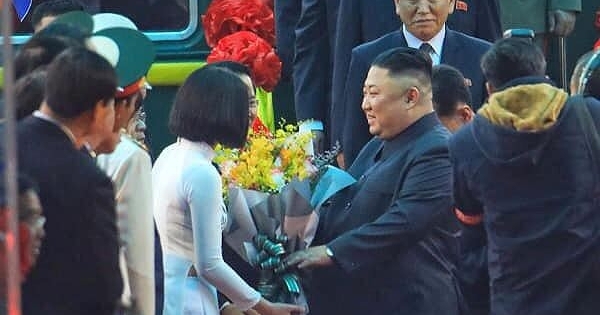 Chân dung cô gái xứ Lạng tặng hoa Chủ tịch Kim Jong-un