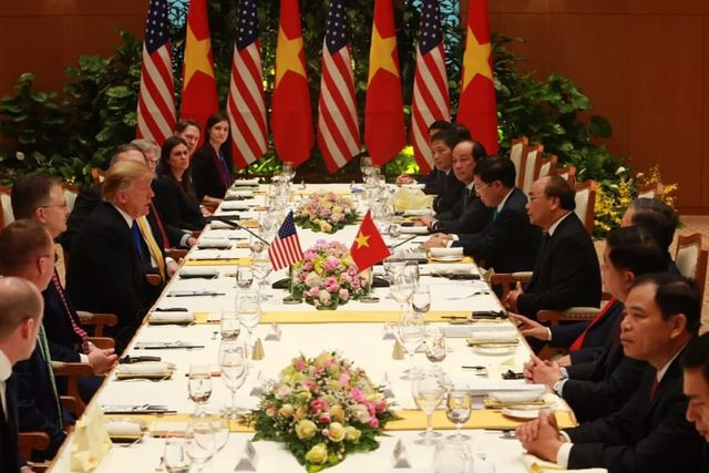 Tổng thống Donald Trump ăn trưa c&ugrave;ng Thủ tướng Nguyễn Xu&acirc;n Ph&uacute;c