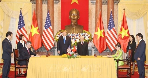 Tổng Bí thư, Chủ tịch nước Nguyễn Phú Trọng và Tổng thống Mỹ chứng kiến lễ ký kết 4 văn kiện hợp tác