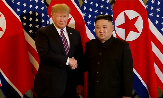Bữa tối kết th&uacute;c, Tổng thống Mỹ Donald Trump v&agrave; Chủ tịch Triều Ti&ecirc;n Kim Jong-un trở về kh&aacute;ch sạn