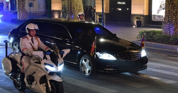 Bữa tối kết thúc, Tổng thống Mỹ Donald Trump và Chủ tịch Triều Tiên Kim Jong-un trở về khách sạn