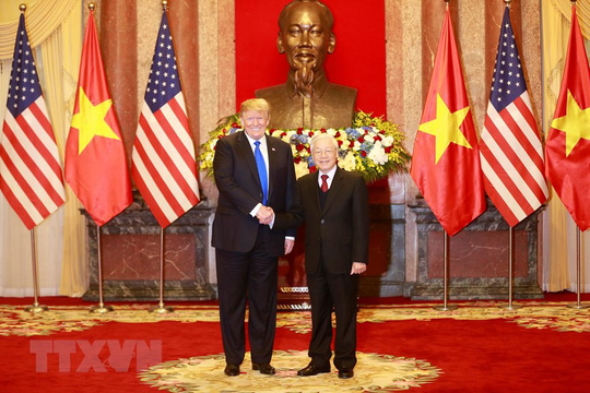 Tổng B&iacute; thư, Chủ tịch nước Nguyễn Ph&uacute; Trọng ch&agrave;o mừng Tổng thống Donald Trump. Ảnh: TTXVN