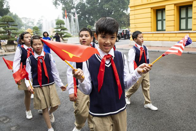 Những nụ cười Việt Nam qua lăng k&iacute;nh của nhiếp ảnh gia Nh&agrave; Trắng