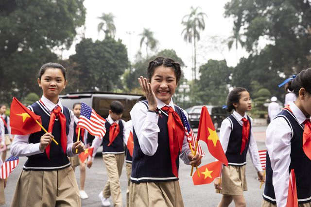 Những nụ cười Việt Nam qua lăng k&iacute;nh của nhiếp ảnh gia Nh&agrave; Trắng